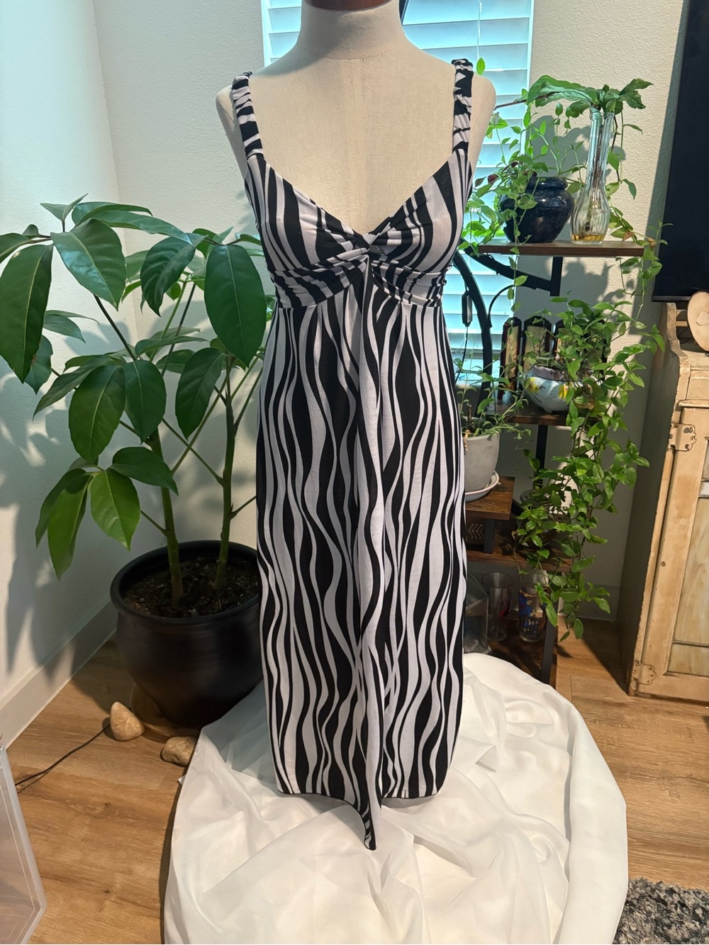 Black and White Wave-Print Sleeveless Midi Dress 60’s 70’s Retro Inspired